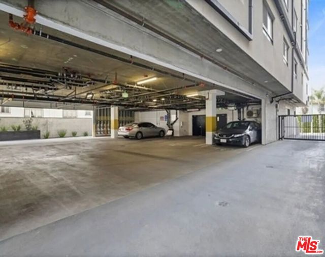 846 S Mariposa Avenue, Los Angeles CA: https://media.crmls.org/mediaz/74418e10-cb80-4c9f-997c-b8c49354f8fa.jpg