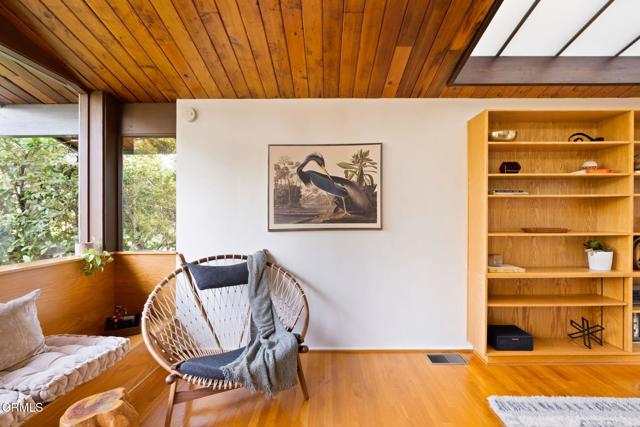 1256 Club House Drive, Pasadena CA: https://media.crmls.org/mediaz/7441aeb9-11c6-4c03-a86b-526e7228d3cd.jpg