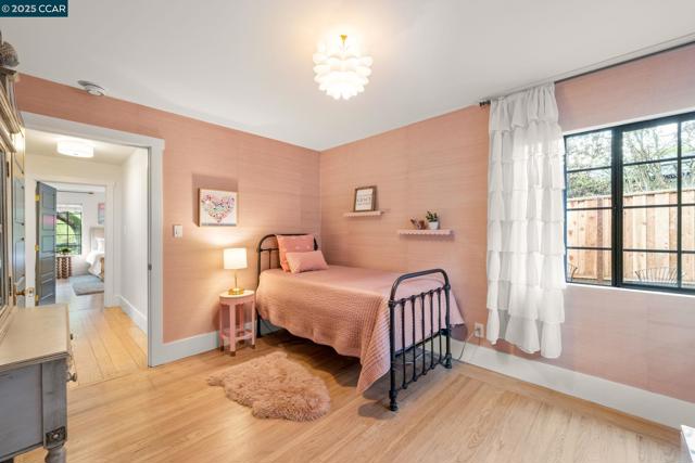 125 Sleepy Hollow Ln, Orinda CA: https://media.crmls.org/mediaz/74429736-8798-4589-ae21-2adecf030eb4.jpg