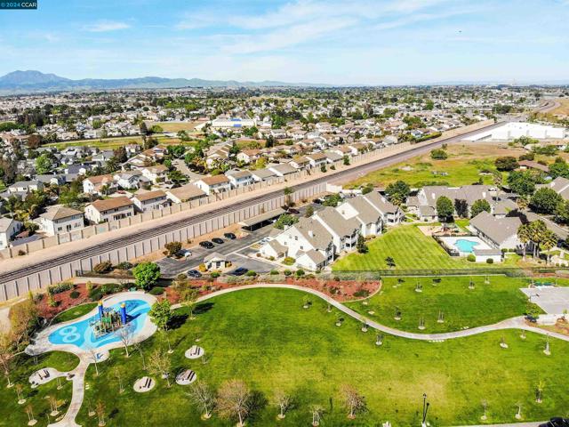 14 Renoir Ct, Oakley CA: https://media.crmls.org/mediaz/744361ef-b688-47a1-b839-a197e459409c.jpg