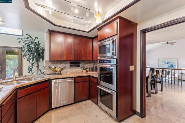 39 Mira Loma Rd, Orinda CA: https://media.crmls.org/mediaz/7443b745-e2ab-406a-b048-cc6a07d8b4a9.jpg