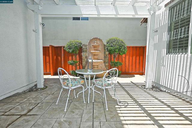 1416 Allanmere Dr, San Ramon CA: https://media.crmls.org/mediaz/74445a2e-88c6-4ef0-89db-d026bf840158.jpg