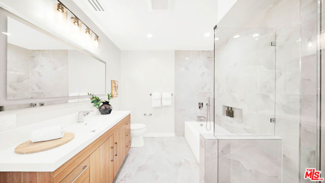 6900 Chisholm Avenue, Lake Balboa CA: https://media.crmls.org/mediaz/744464f0-c258-448d-93b1-17161fd8ef79.jpg