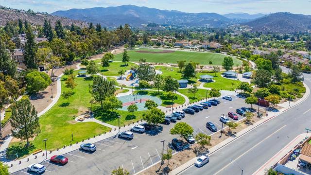 2492 Royal Saint James Dr, El Cajon CA: https://media.crmls.org/mediaz/74449f89-a2f1-40bc-8e1b-3d9df539e304.jpg