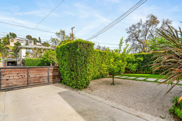 1813 N Avenue 55, Los Angeles CA: https://media.crmls.org/mediaz/74453988-3efe-49d8-a1d3-1ca431b6aac9.jpg
