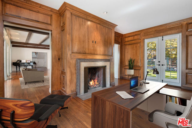 401 S Las Palmas Avenue, Los Angeles CA: https://media.crmls.org/mediaz/74453bb9-a2b5-446e-aec8-bed1bc73e419.jpg
