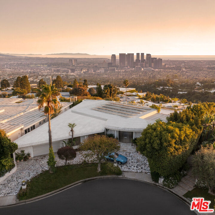 305 Trousdale Place