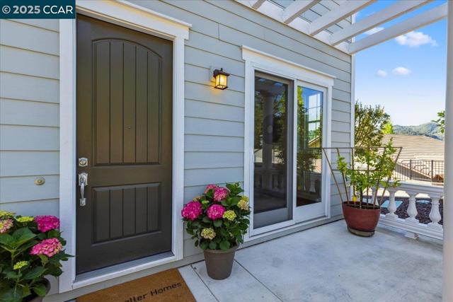38 Citron Knoll, Orinda CA: https://media.crmls.org/mediaz/7445896d-28c1-48e2-a838-3f3cf63cf082.jpg
