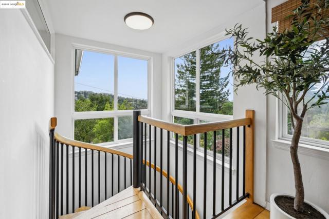 6951 Chambers Dr, Oakland CA: https://media.crmls.org/mediaz/744638a9-f627-4d22-8875-97fb2356f050.jpg
