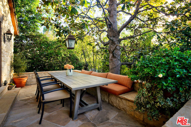 130 S LAYTON Drive, Los Angeles CA: https://media.crmls.org/mediaz/7446cb54-dfce-4cf7-b70a-d0abc73b52df.jpg