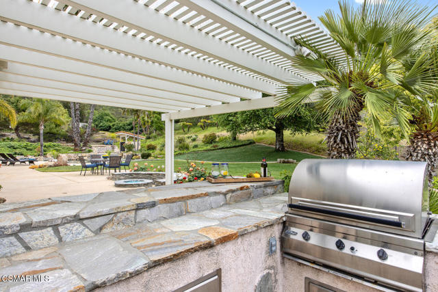 790 Spring Canyon Place, Thousand Oaks CA: https://media.crmls.org/mediaz/7446d0e4-16e7-4eed-bec5-2c119269d30f.jpg