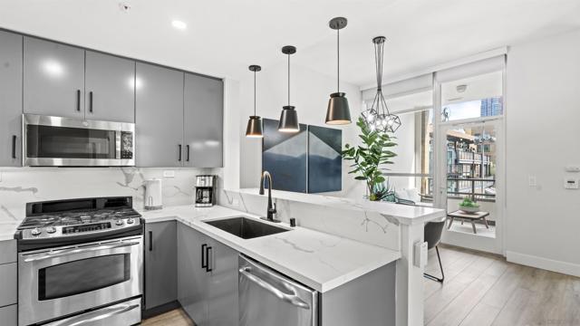 325 7Th Ave, San Diego CA: https://media.crmls.org/mediaz/74470152-929b-497e-ad4a-438c302ae253.jpg