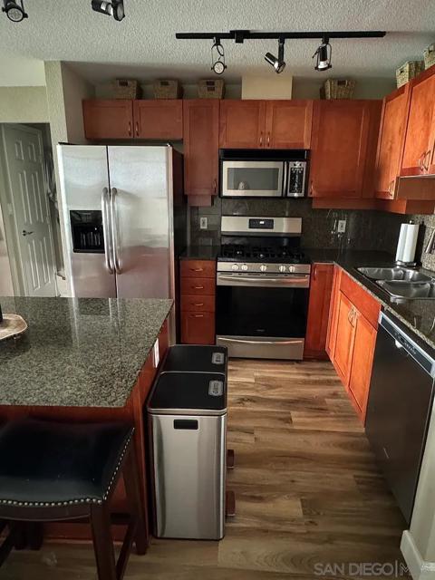 1240 India St, San Diego CA: https://media.crmls.org/mediaz/744741b5-adb6-419d-92e1-4ef3f3522fae.jpg