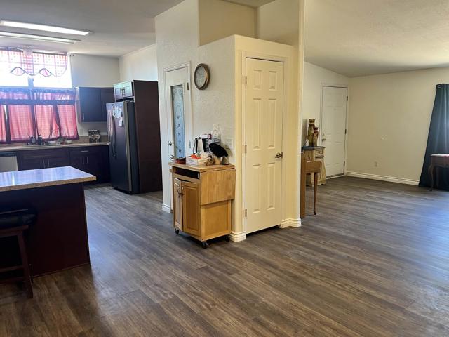 22545 El Centro Rd, Apple Valley CA: https://media.crmls.org/mediaz/74476df7-2c33-4814-9afb-47785f4ec5ef.jpg