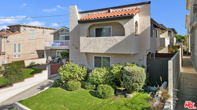 210 Lucia Avenue, Redondo Beach, California 90277, ,Residential Income,For Sale,Lucia,25560479