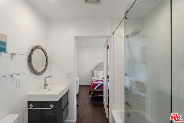 483 Carroll Canal Court, Venice CA: https://media.crmls.org/mediaz/74480a5c-7fda-4a25-a9dc-3c838c0db518.jpg