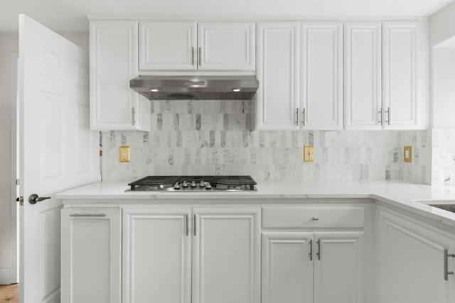 Image 19 of 53 For 3702 Southridge Way