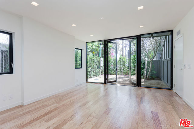 209 Hollister Avenue photo 18