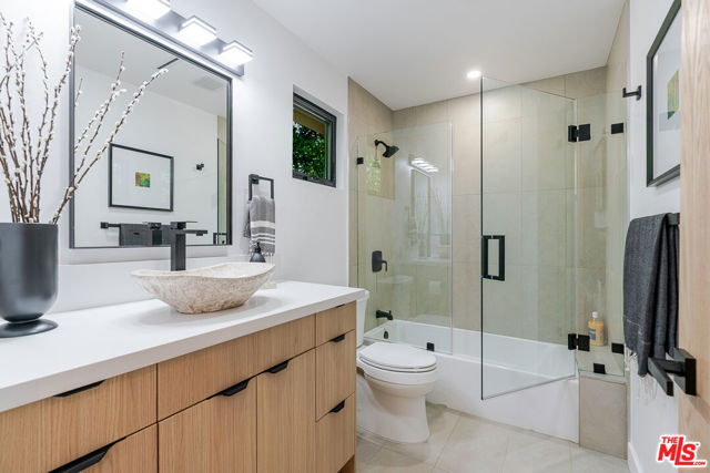 11559 La Maida Street, Valley Village CA: https://media.crmls.org/mediaz/744a68be-b313-44e9-a5c4-4993e1608a35.jpg