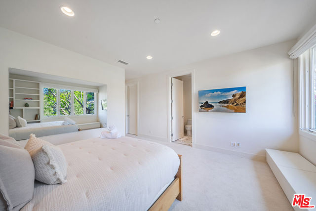 10148 Angelo Circle, Beverly Hills CA: https://media.crmls.org/mediaz/744a84f8-62c2-430b-88ae-f7139f1d8d2a.jpg