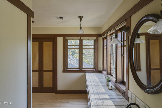402 Lynn Drive, Ventura CA: https://media.crmls.org/mediaz/744b0ad0-4c85-42c9-9503-d61352866486.jpg