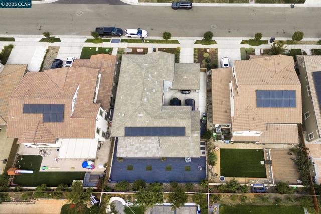 320 E Angelina Ave, Mountain House CA: https://media.crmls.org/mediaz/744b8f0e-cba8-4574-a6b6-a0de8e4e21ba.jpg