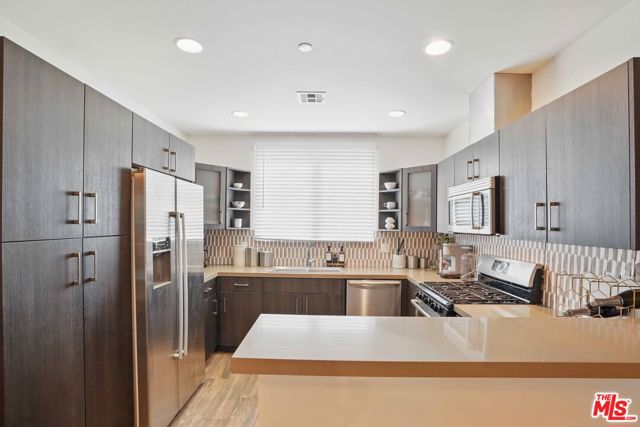 4541 Colfax Avenue, Studio City CA: https://media.crmls.org/mediaz/744c418f-f894-4d24-b353-921aa44f74c3.jpg