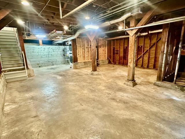 238 Harkness Avenue, San Francisco CA: https://media.crmls.org/mediaz/744c5651-87c6-48a1-9c58-c5d82f82e493.jpg