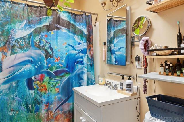 3575 Madison St, Carlsbad CA: https://media.crmls.org/mediaz/744c806a-e92c-4ecb-a2f5-51790984e637.jpg