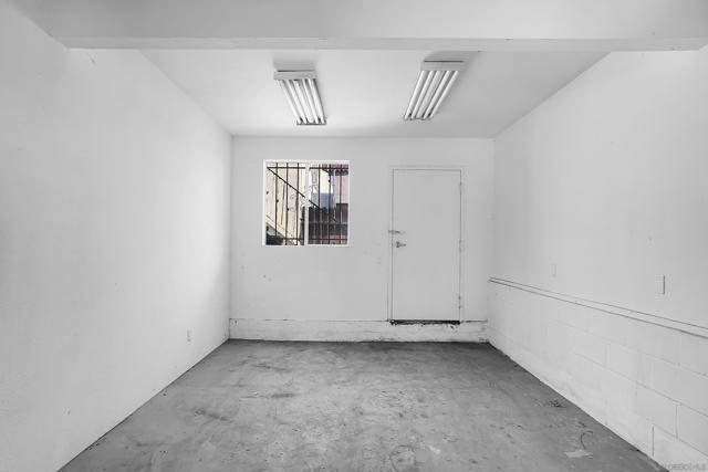 2311 State St, San Diego CA: https://media.crmls.org/mediaz/744cc6e3-dc94-49dd-b6bb-32775e25857a.jpg
