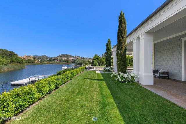 2385 Calbourne Court, Lake Sherwood CA: https://media.crmls.org/mediaz/744d03e5-4b4f-48cf-84c1-c69f84d55537.jpg