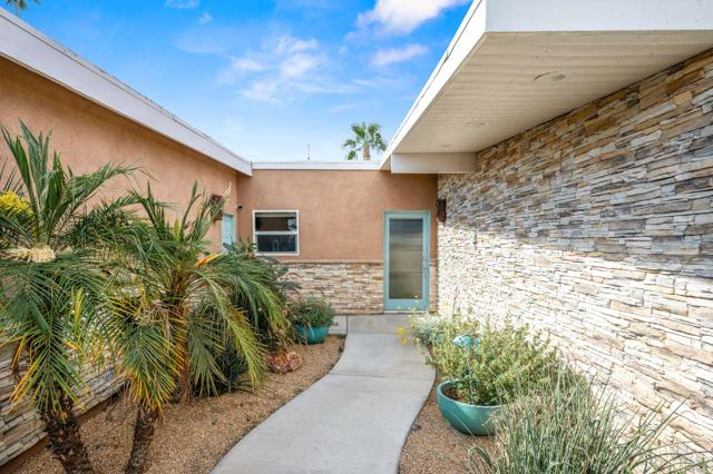 45496 Garden Square, Palm Desert CA: https://media.crmls.org/mediaz/744d1c70-fc44-4755-ba90-466aed243dda.jpg