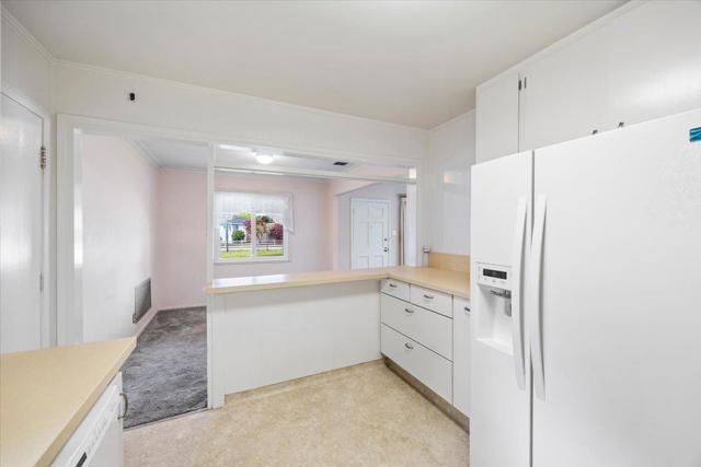701 Poinsettia Avenue, San Mateo CA: https://media.crmls.org/mediaz/744d27f3-a873-4f04-8a29-a8defd48633d.jpg