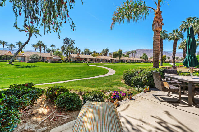 265 Calle Del Verano, Palm Desert CA: https://media.crmls.org/mediaz/744d7095-34b7-4a01-a3de-bdb2941f1f0b.jpg