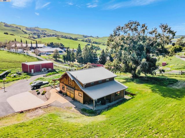 5135 Andrade Rd, Sunol CA: https://media.crmls.org/mediaz/744e633a-49da-4051-a32e-5e2e78836e13.jpg