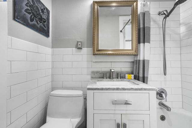 1925 Leavenworth St, San Francisco CA: https://media.crmls.org/mediaz/744e794d-2e2e-43b1-ad45-c52eb915d158.jpg