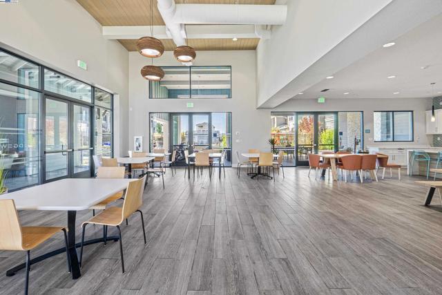 37456 Sand Drift Rd, Newark CA: https://media.crmls.org/mediaz/744eef91-e680-46dd-8398-d7d21a79ecbd.jpg