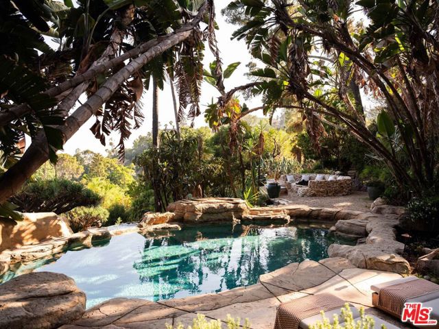 2666 Aberdeen Avenue, Los Angeles CA: https://media.crmls.org/mediaz/744f5067-36a8-4c80-a30b-af84e9c64273.jpg