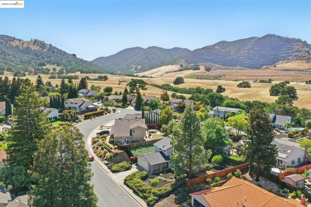 640 Mt Duncan, Clayton CA: https://media.crmls.org/mediaz/744fa5e2-7131-4ea9-ab73-ac526cc40fa3.jpg