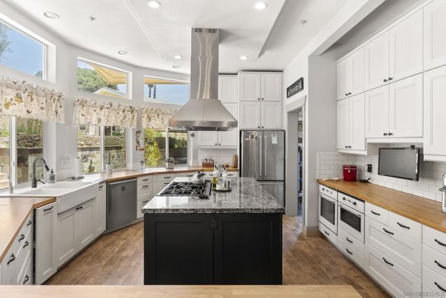 10505 Valle Vista Rd, Lakeside CA: https://media.crmls.org/mediaz/74503db5-d993-4684-96ac-a29427c47e2e.jpg
