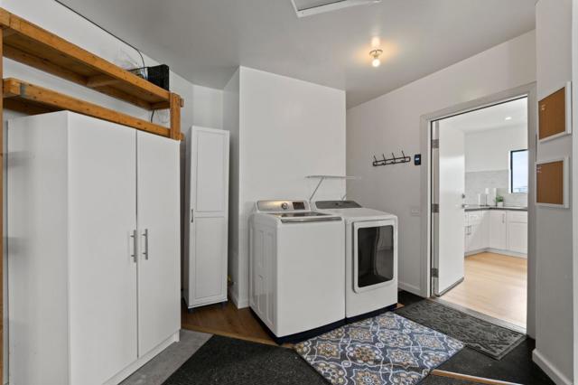 130 Blackburn Terrace, Pacifica CA: https://media.crmls.org/mediaz/7450464a-7df0-451f-a79d-c161d74f8965.jpg