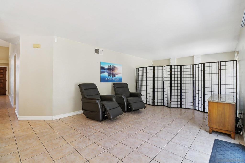 MLS #250035843SD img 9