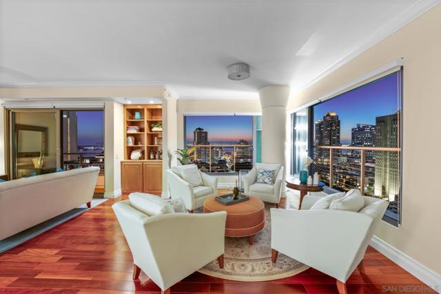 645 Front St, San Diego CA: https://media.crmls.org/mediaz/7450cb2b-8aa0-417c-aa42-5685d37d3970.jpg