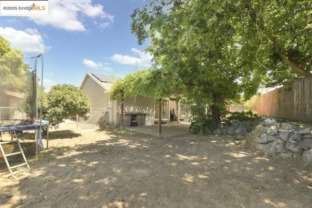 1359 Port Ct, Oakley CA: https://media.crmls.org/mediaz/7450e5f7-906c-4d72-b17d-9ee963d44d51.jpg