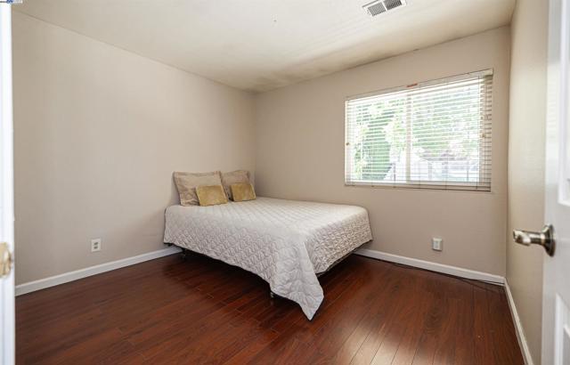 477 Clifford Ct, Bay Point CA: https://media.crmls.org/mediaz/74516e2c-af89-4fca-977f-9b223f3e6506.jpg
