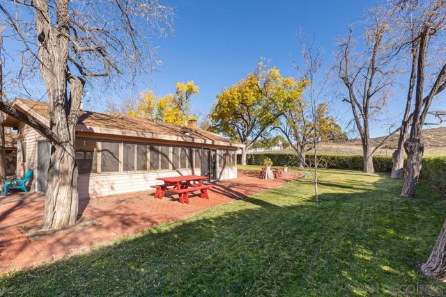 43023 Highway 79, Aguanga CA: https://media.crmls.org/mediaz/7451e397-e5cd-4f34-9ac7-afece0d9ebd7.jpg