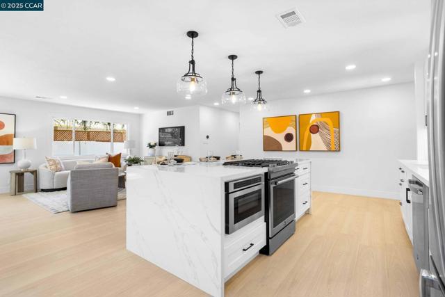 4650 Regina Ln, Concord CA: https://media.crmls.org/mediaz/7451e997-72a7-4b49-9b39-6ed0dc9ff5c1.jpg