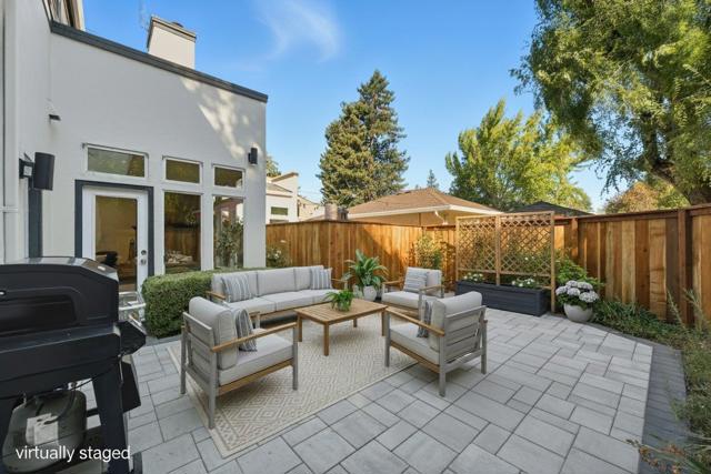 1962 Menalto, Menlo Park CA: https://media.crmls.org/mediaz/74525022-3904-457a-8feb-106ca5d68fd5.jpg