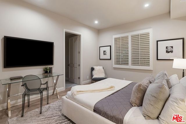 11500 San Vicente Boulevard, Los Angeles CA: https://media.crmls.org/mediaz/745284b4-3032-4060-98cf-ebfd55c001d1.jpg
