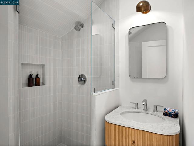 3364 Las Huertas Rd, Lafayette CA: https://media.crmls.org/mediaz/7452885e-3cd5-483b-8c66-64b9d5ef1fab.jpg